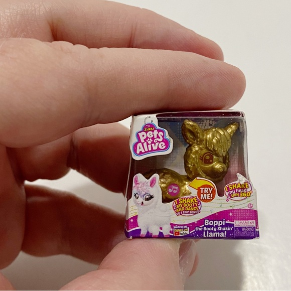 Zuru, Pets Alive, Super Rare, Gold Boppi Lama Mini Pet, Series 2, #12 - Picture 2 of 10